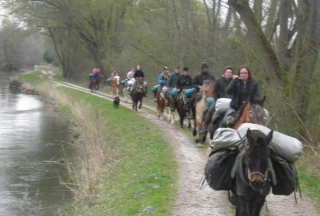  Pbaños a caballo por el canal de Somme 